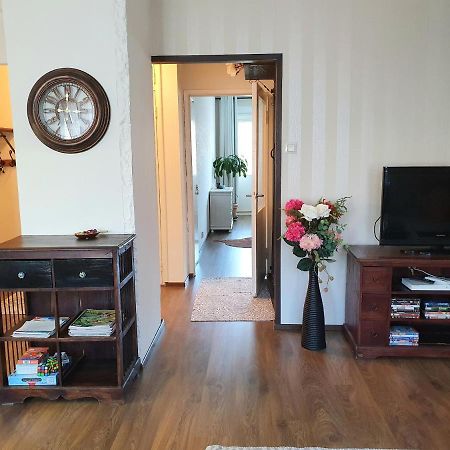 Tina'S Place ポリ エクステリア 写真